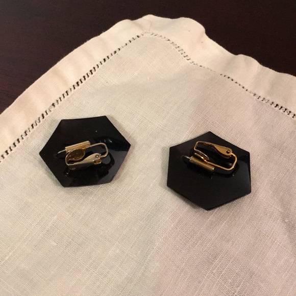 Vintage Black Metal Clip On Earrings - Picture 2 of 4